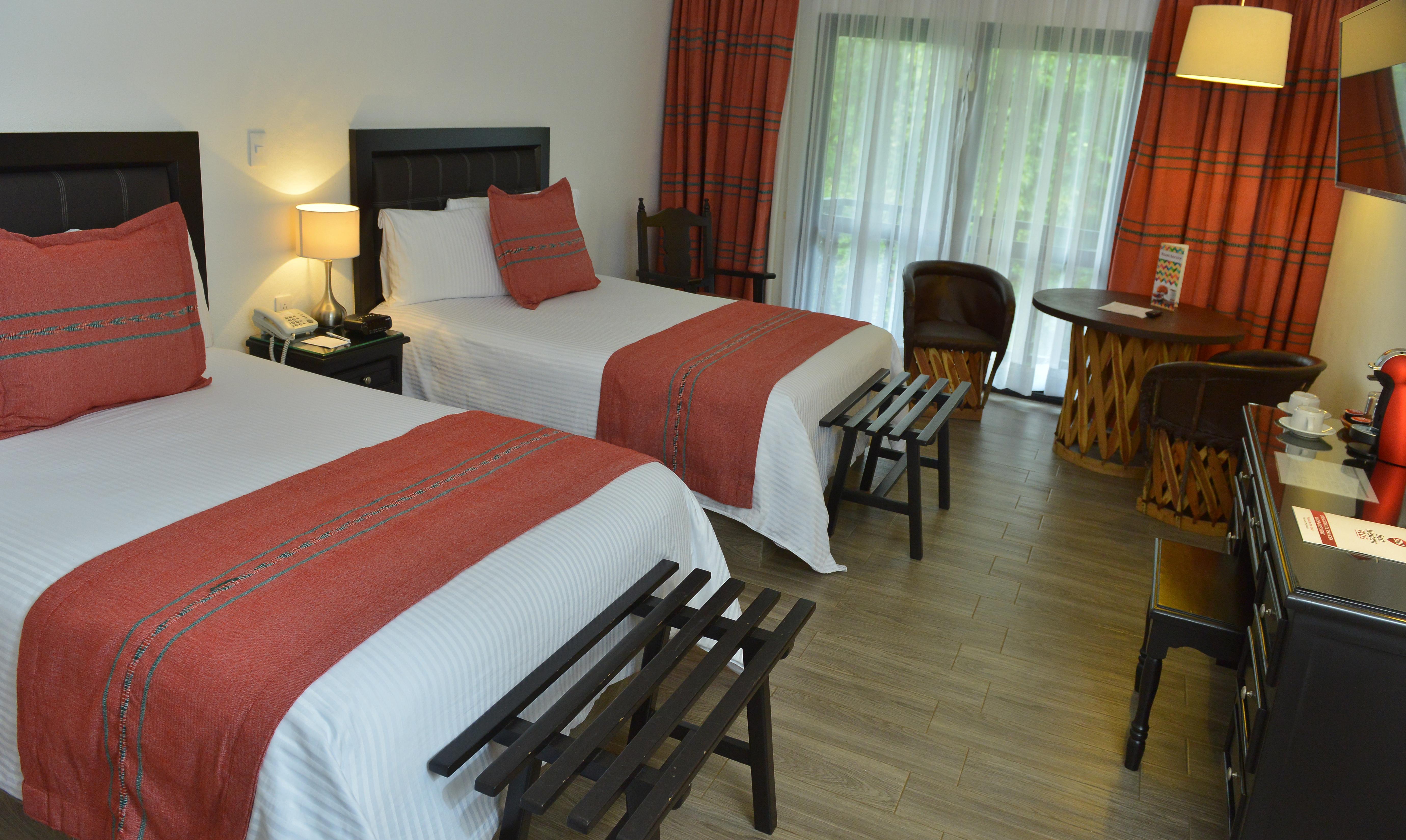 Best Western Plus Posada De Don Vasco Patzcuaro Exterior photo A room at the hotel