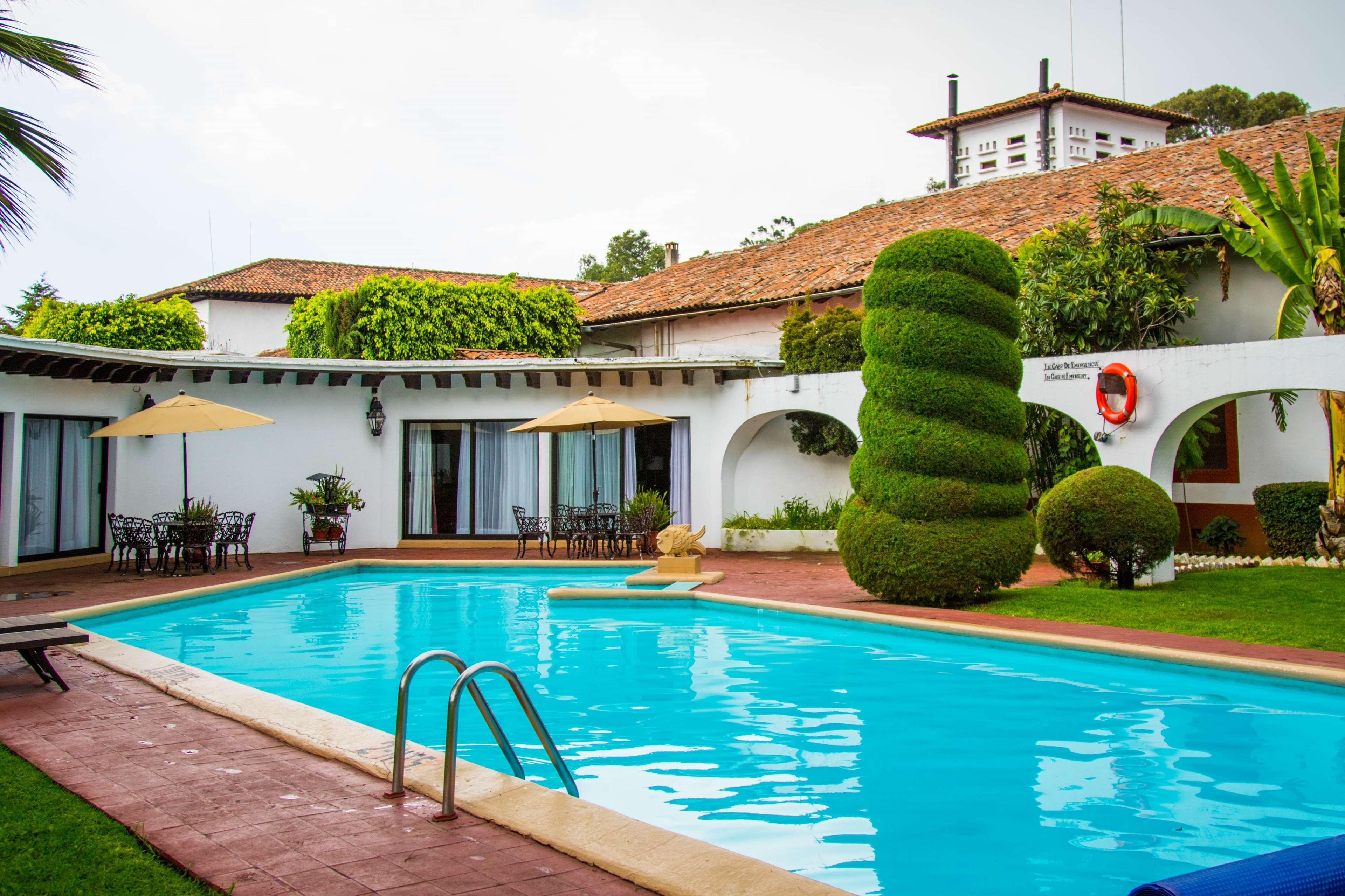 Best Western Plus Posada De Don Vasco Patzcuaro Exterior photo Swimming pool at the hotel
