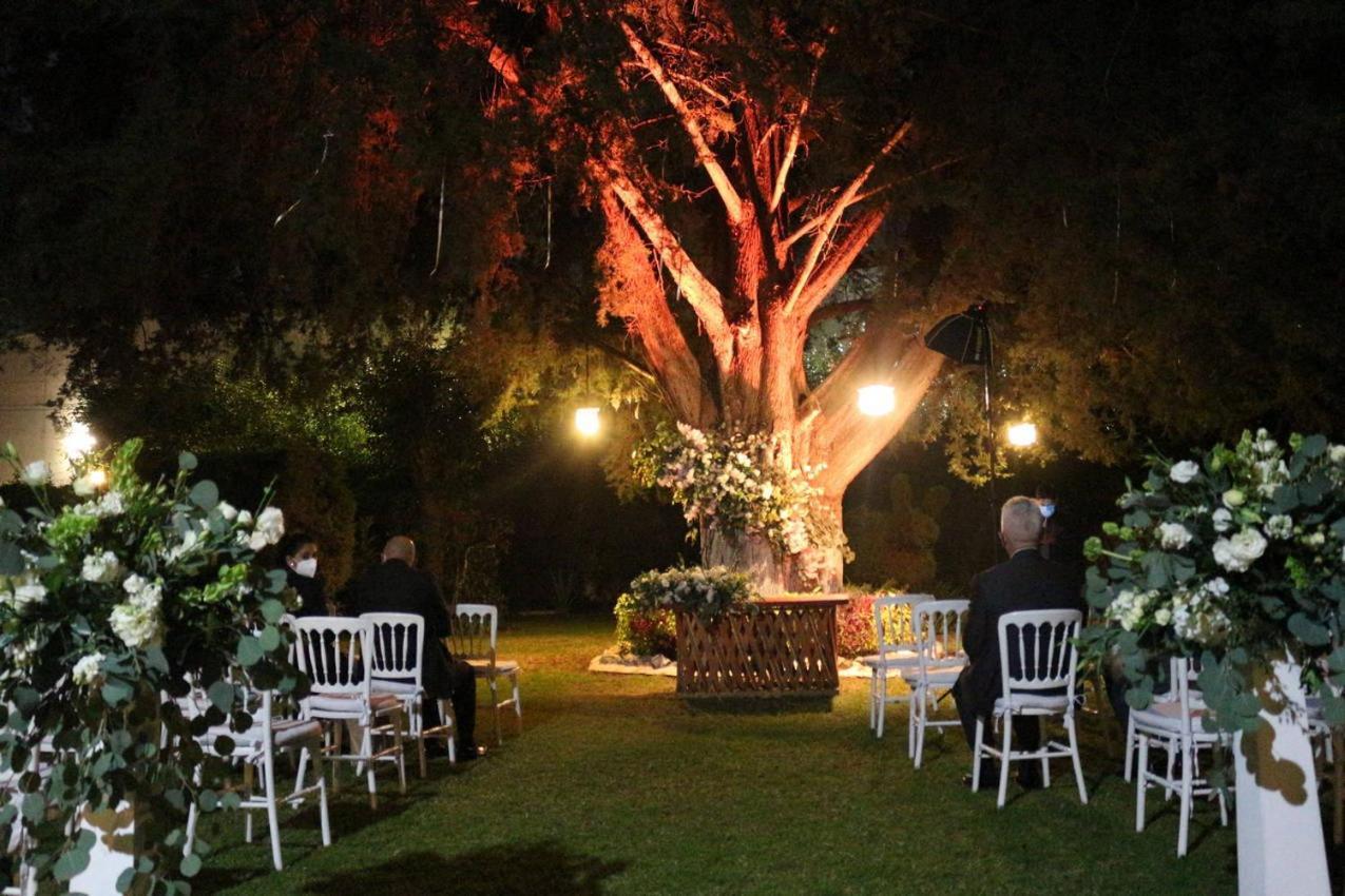 Best Western Plus Posada De Don Vasco Patzcuaro Exterior photo The gardens at night
