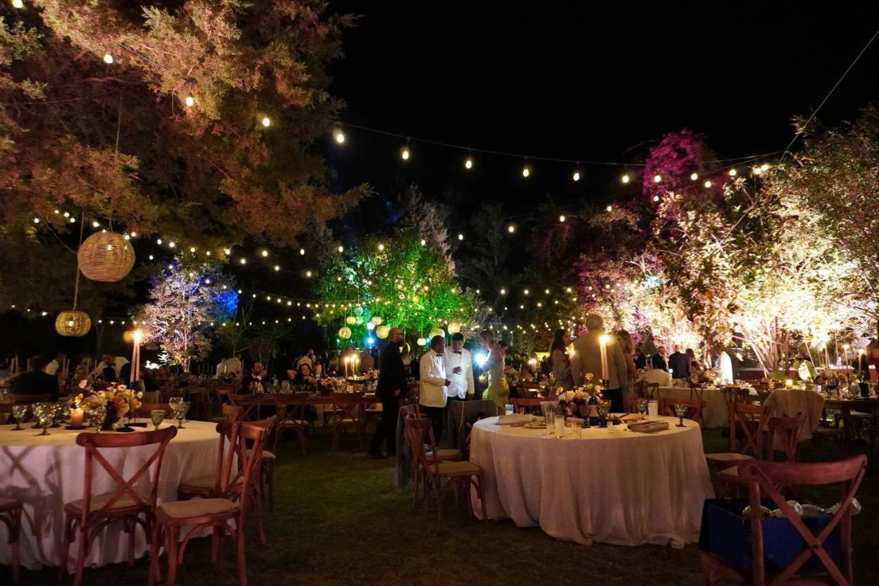 Best Western Plus Posada De Don Vasco Patzcuaro Exterior photo A wedding reception at the garden of the hotel