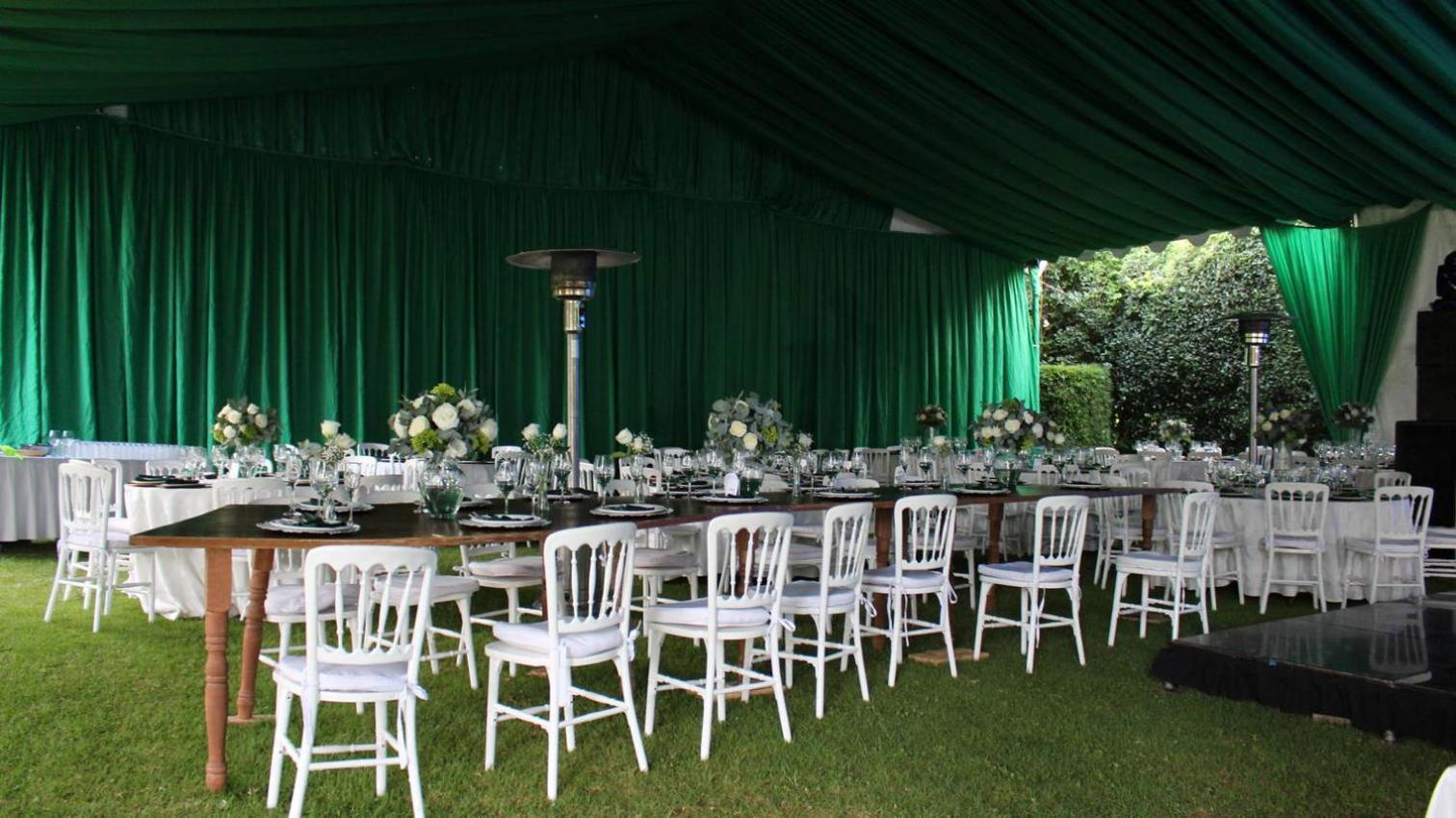 Best Western Plus Posada De Don Vasco Patzcuaro Exterior photo Marquee at the 2015 Festival of Thrift