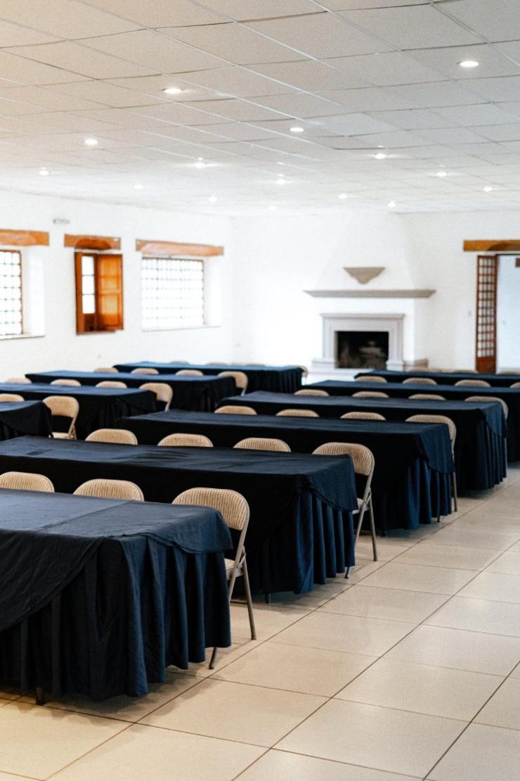 Best Western Plus Posada De Don Vasco Patzcuaro Exterior photo The interior of the conference centre