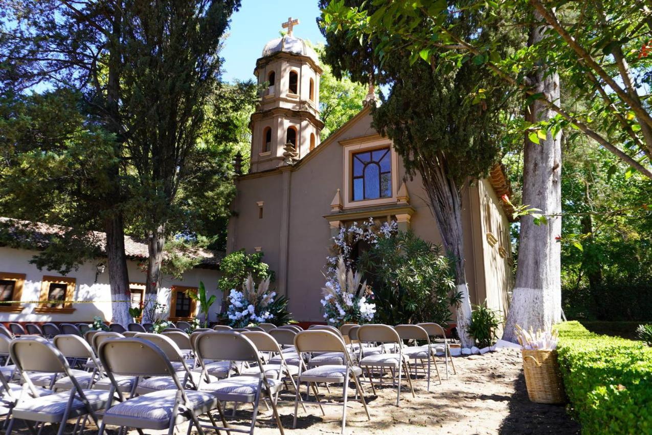 Best Western Plus Posada De Don Vasco Patzcuaro Exterior photo The church of Saint-André